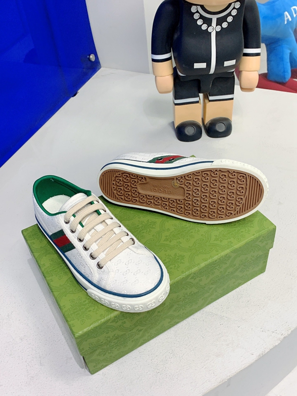 グッチ靴角部分ディテール